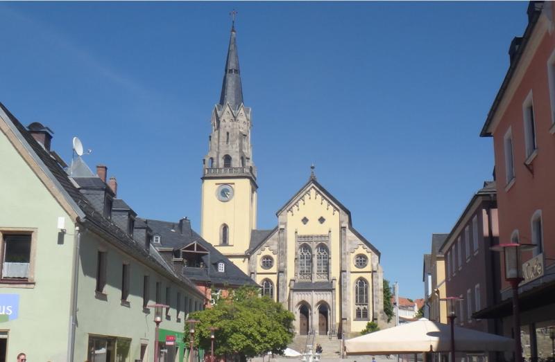 Martin-Luther-Platz mit der ev. Stadtkirche St. Andreas